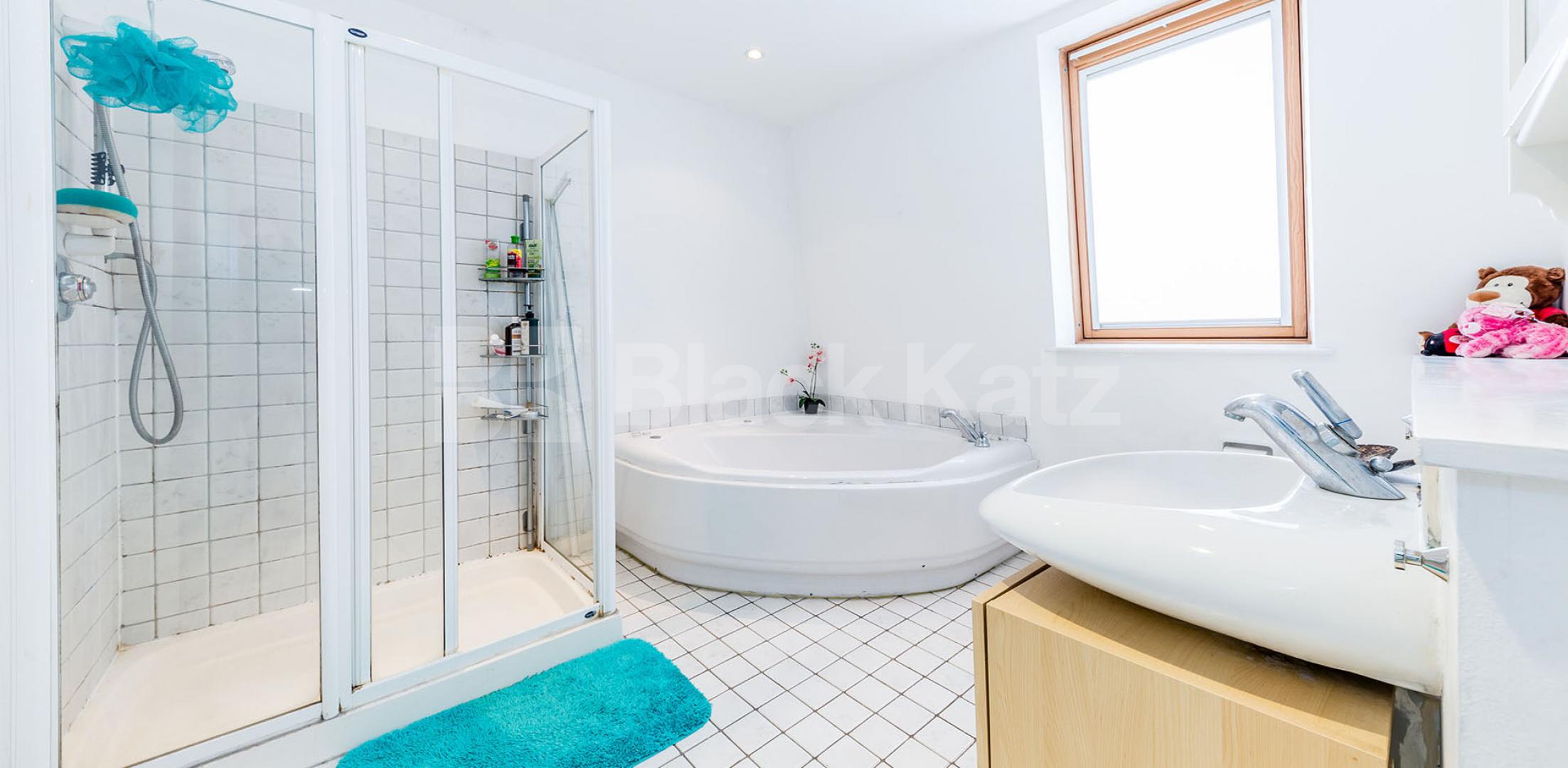 Spacious 1 bedroom flat to rent mins away from Regents Park Parkway, Camden